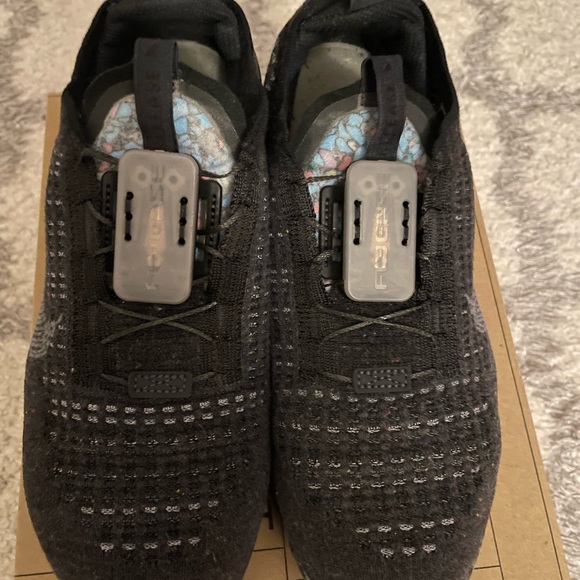 Air Vapormax 2020 FK GS Size 4.5 blk/Dark Grey in great condition - Picture 6 of 7
